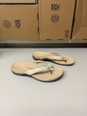 Vionic Sandals - Cream - Size 7.5